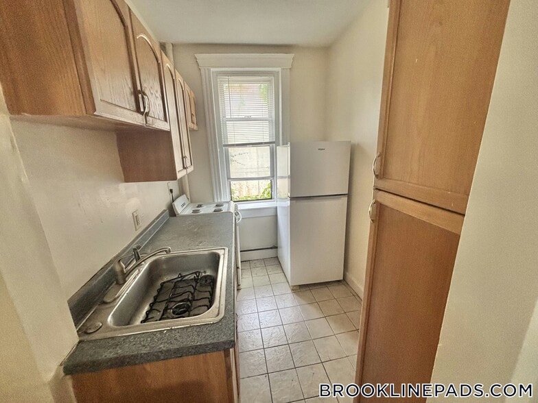 Building Photo - 360 Riverway