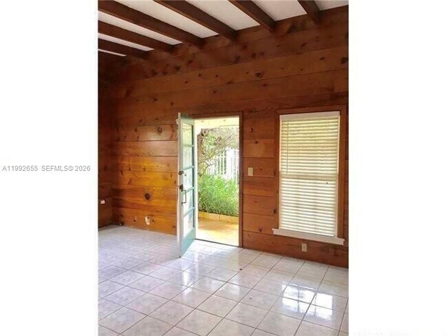 Building Photo - 809 NE 17th Ave