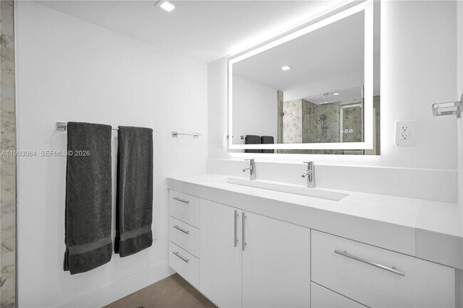 Building Photo - 5555 Collins Ave