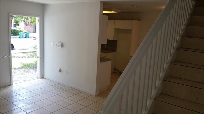 Building Photo - 13950 NE 2nd Ave