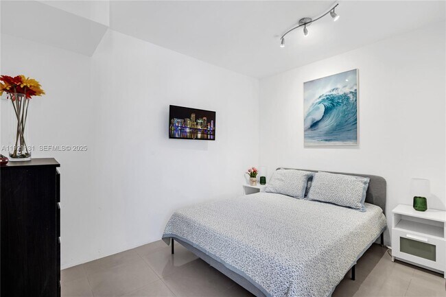 Building Photo - 800 West Ave