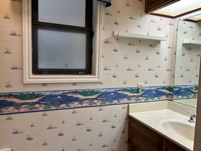 Building Photo - 3 Bedroom 2.5 Bath Home Tucked in Cul-de-sac!! Available NOW!