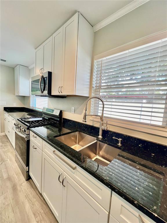 Building Photo - 107 W Minnehaha St