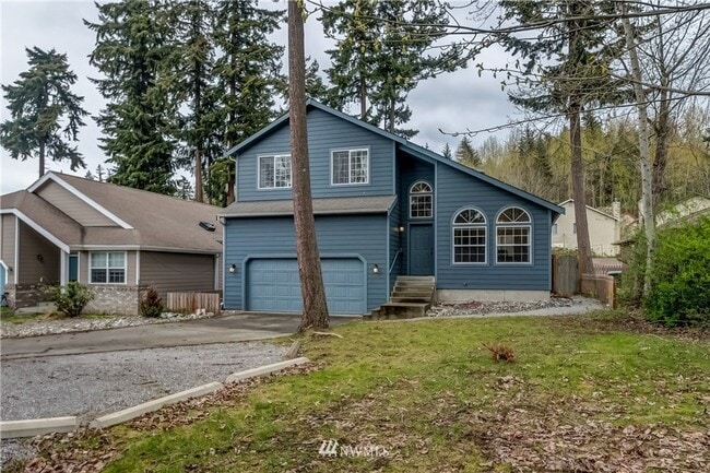 Building Photo - 6 Bedroom 3.5 Bathroom home with large yard and garage in Bellingham