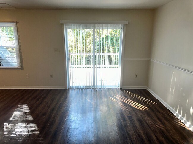 Building Photo - Beautiful Three Bedroom Home in the Wellington Subdivision!