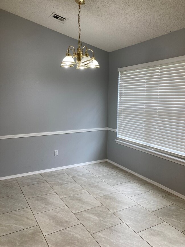 Building Photo - Nice Claremore 3/2/2 Home in Greenbrier Ad...