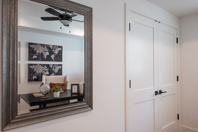 Building Photo - 724 13th St