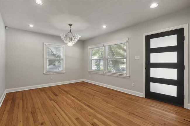 Building Photo - 409 Genard St