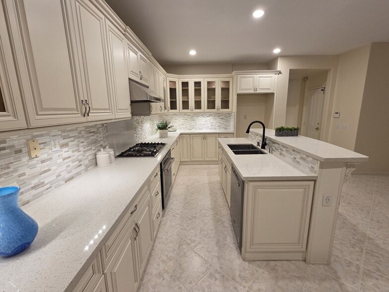 Building Photo - 61 Dovecreek