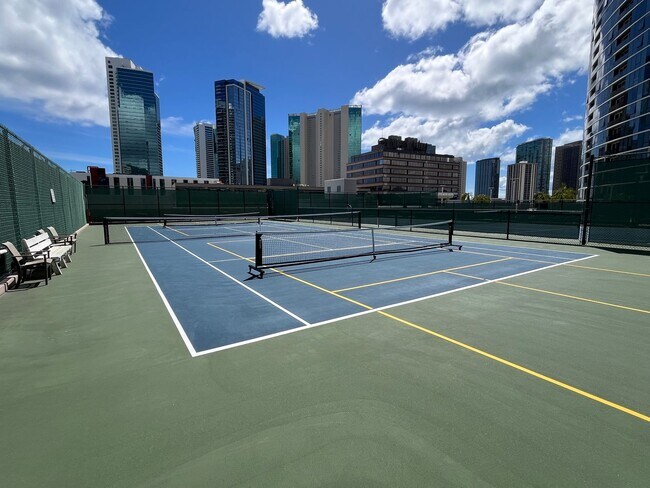 Building Photo - Moana Pacific (Honolulu/Ala Moana) 2 bedroom + den with central AC and 2 covered parking