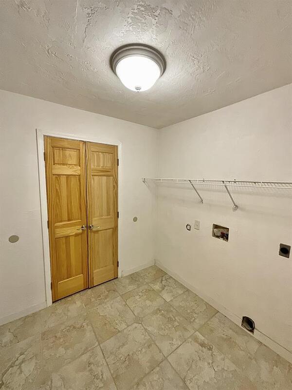 Building Photo - 819 Elm Way Ct