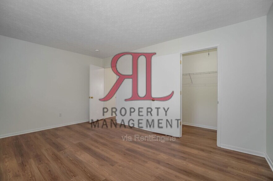 Building Photo - 3132 Rotunda Ct N