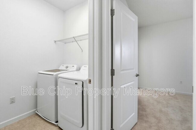 Building Photo - 211 Ballo Dr