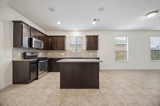 Building Photo - 5810 Banyan Oak Ct