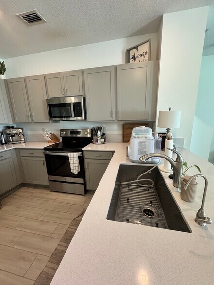 Building Photo - 1011 White Oak Ter