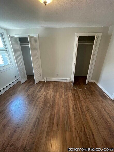 Building Photo - 247 Bennington St