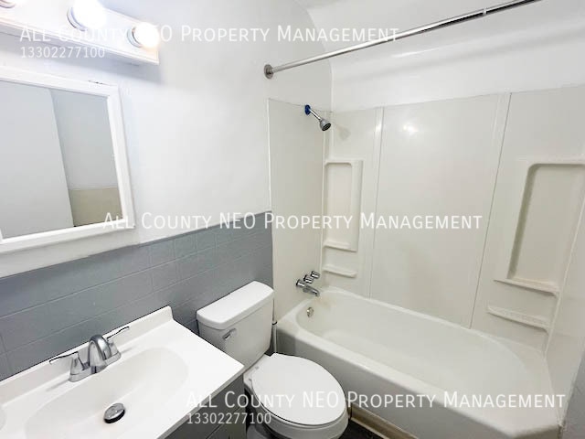 Building Photo - 835 Nela View Rd