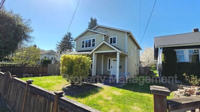 Building Photo - 1733 N Wycoff Ave