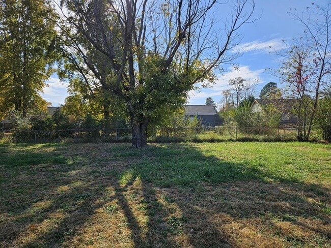 Building Photo - 410 Desmond Dr