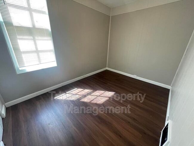 Building Photo - 132 Cunningham Ave