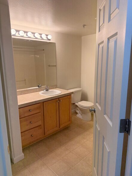 Building Photo - 770 NW 185th Ave