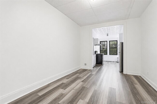 Building Photo - 71-48 69th Pl