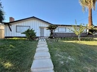 Building Photo - Stunning 4 Bed/2 Bath NE Home w/ Solar, RB...