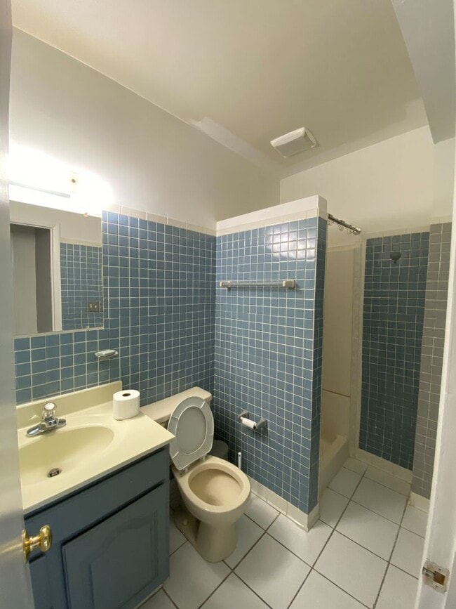 Building Photo - 5 Bed/3 Bath UC Rental Located on McMillan...
