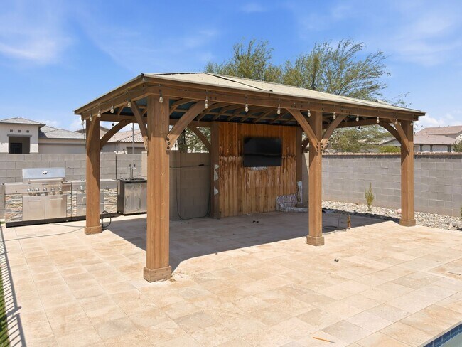 Building Photo - 5543 N 107th Ln