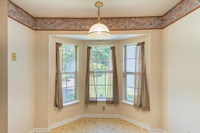 Building Photo - Updated 2BR Townhome Near Clayton State with Fenced Yard