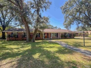 Building Photo - 11 Gunn Cir