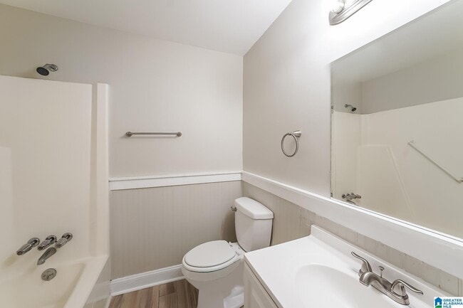 Building Photo - 2064 Edenwood Dr