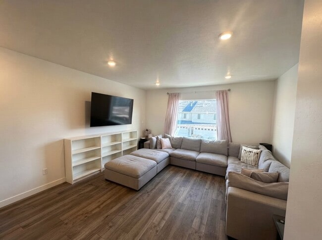 Building Photo - 1053 Waterway Ln