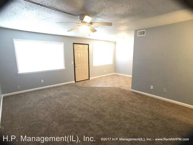 Building Photo - 1124 University Dr