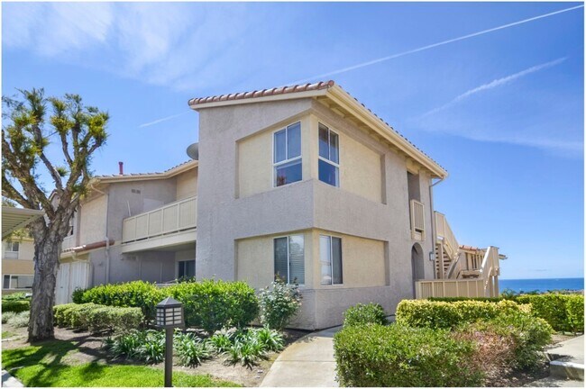 Building Photo - Stunning OCEAN VIEW Condo!