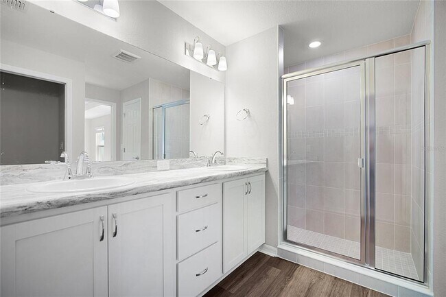 Building Photo - 1460 Fleur Dr