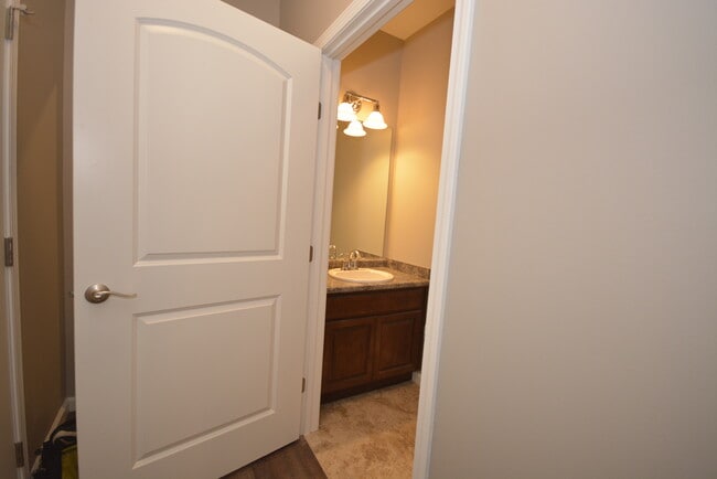 Building Photo - 512 Dearbaugh Ave