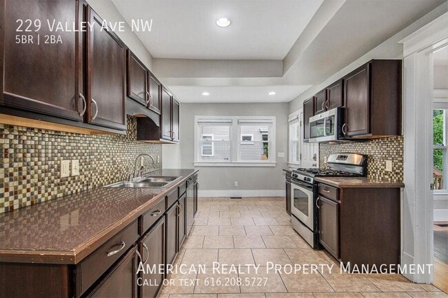 Building Photo - 229 Valley Ave NW