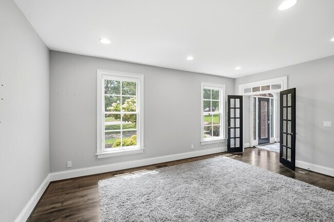 Building Photo - 678 Canterbury Dr