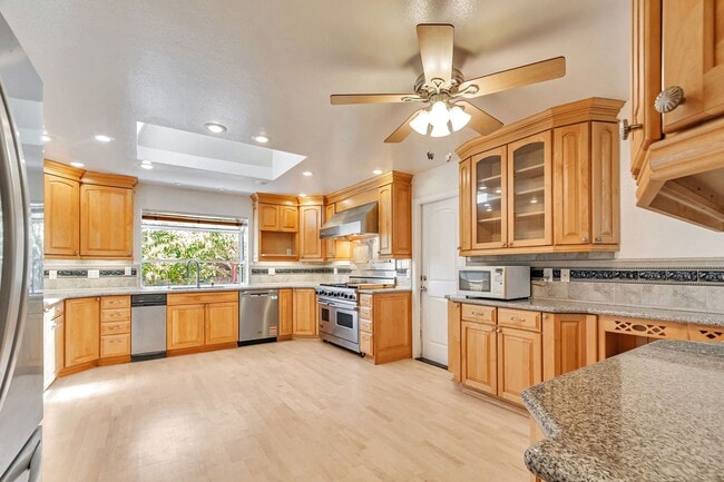 Building Photo - Spacious 4BR/2BA Home in Prime Irvington C...