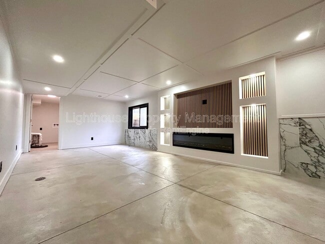 Building Photo - 1505 N Green Creek Rd