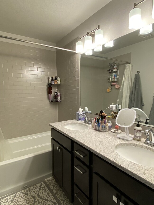 Building Photo - 3 bedroom Wolf Ranch Townhome - Laurel Mou...
