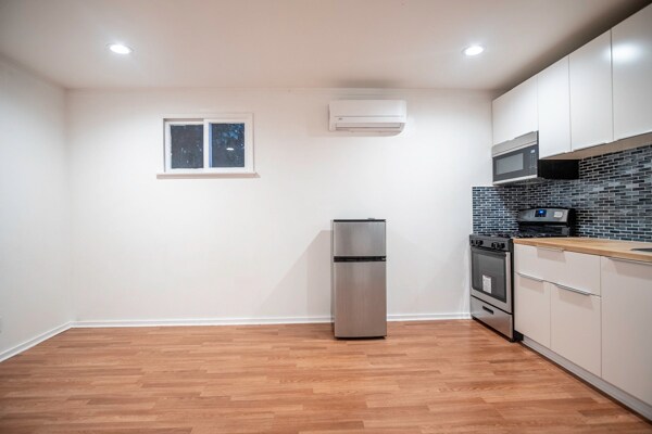 Building Photo - 14039 Gilmore St