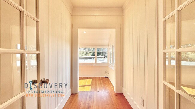 Building Photo - Panoramic Hill Estate with Sweeping Views