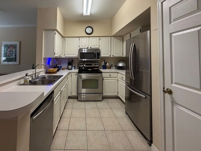 Building Photo - 2/2 Condo in The Links @ Haile Plantation - available end of April! *Application Pending*