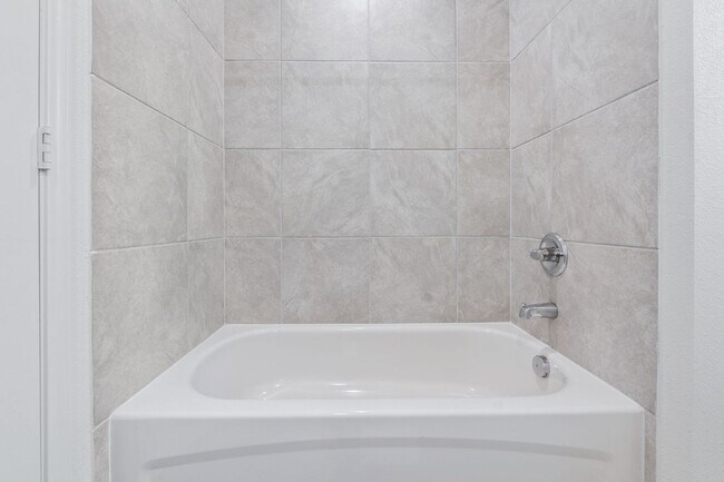 Building Photo - PM1-HH1803 Emma Naylor Ct