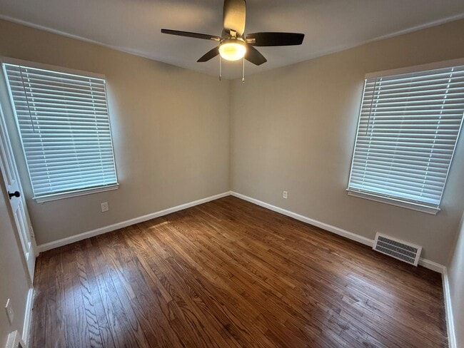 Building Photo - Renovated 3-Bedroom Home – We Welcome Sect...