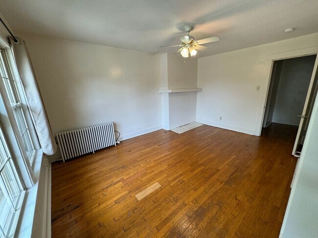 Building Photo - Great two story townhouse in the heart of Squirrel Hill!