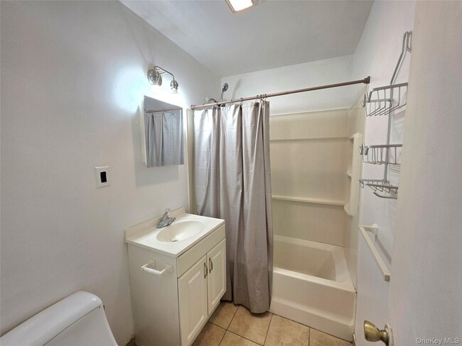 Building Photo - 8 Main St