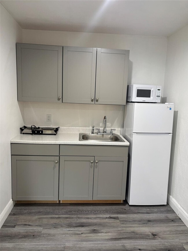 Building Photo - 351 N 70th Terrace